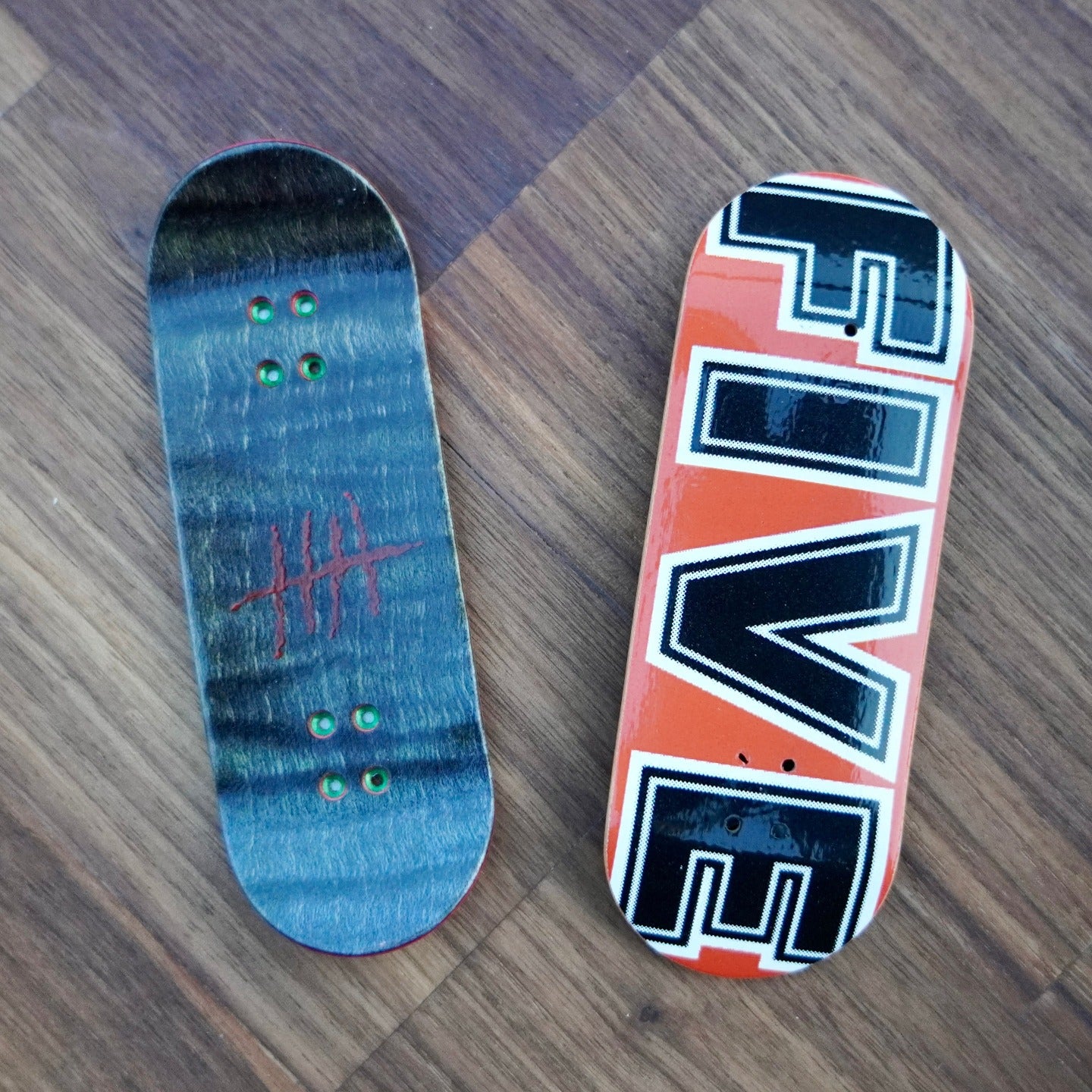 Bold Graphic 핑거보드 데크